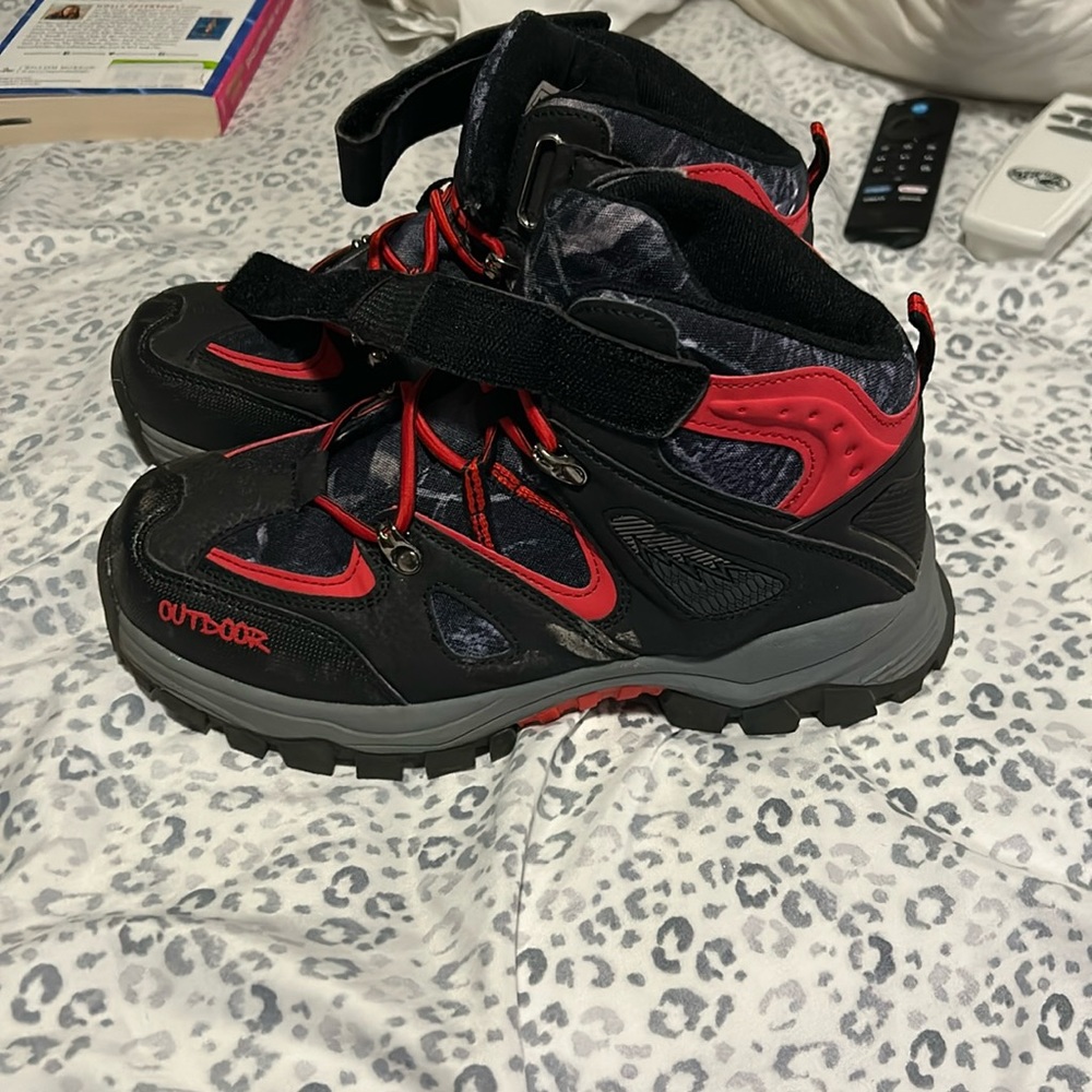 Vitike Red & Black Hiking Boots - 38 / 7.5